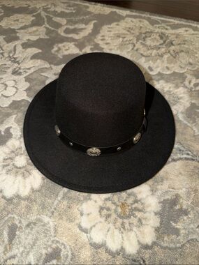 Black fedora hat